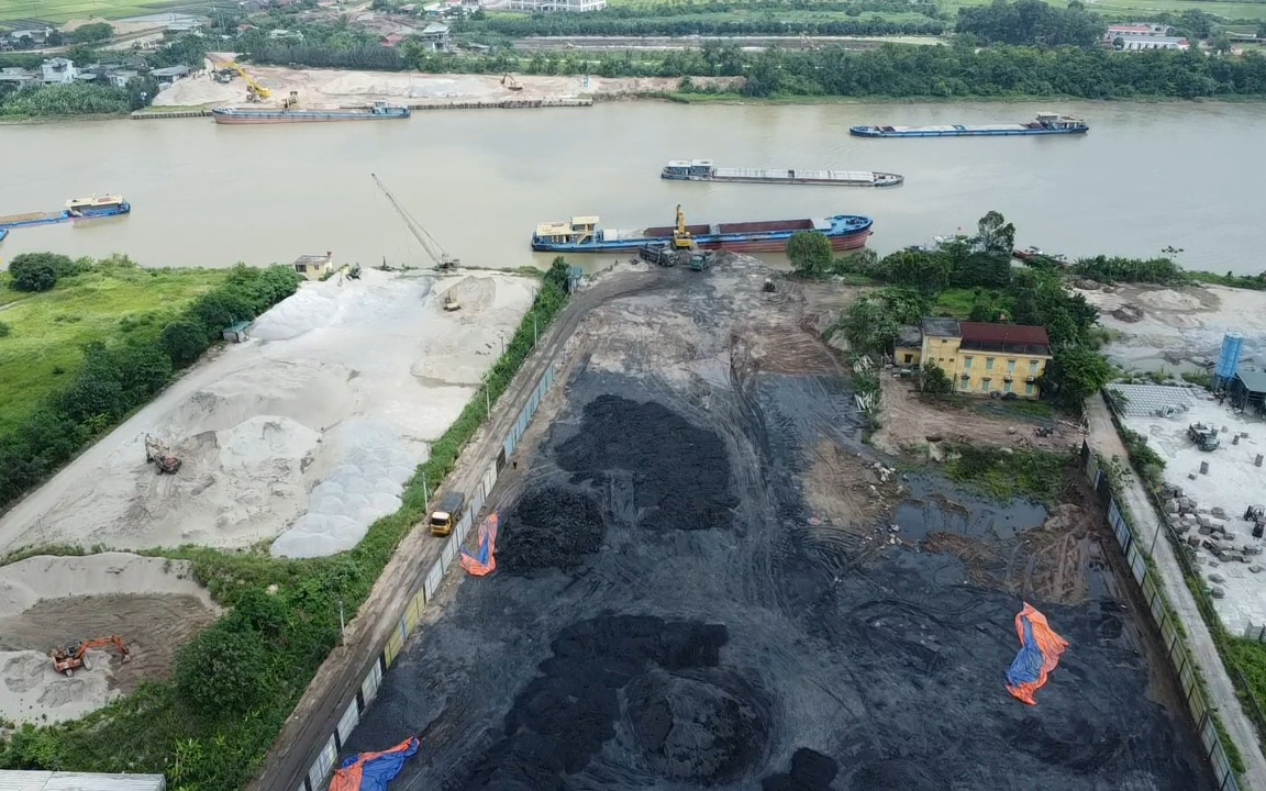 Tiếp vụ xe tải chạy rầm rập tr&ecirc;n tuyến đ&ecirc; s&ocirc;ng Luộc ở Hưng Y&ecirc;n: Những dấu hỏi trong c&ocirc;ng t&aacute;c quản l&yacute;?