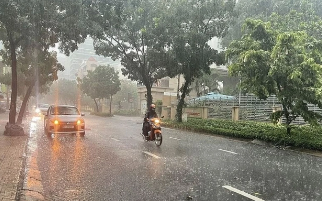 Thời tiết Hà Nội lại sắp có mưa dông kèm sấm sét, gió giật mạnh?