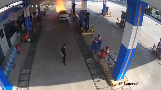 H&eacute; lộ nguy&ecirc;n nh&acirc;n ban đầu vụ ch&aacute;y xe &ocirc; t&ocirc; tại c&acirc;y xăng ở Đ&agrave; Nẵng khiến 2 người tử vong - Ảnh 1.