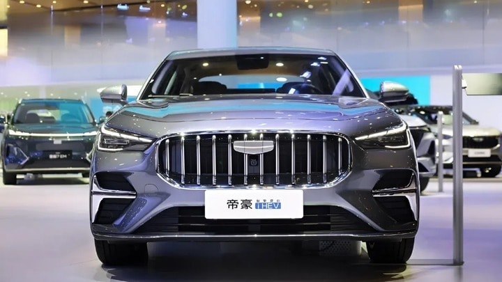 Sedan hybrid gi&aacute; 237 triệu đồng đẹp sang chảnh, ti&ecirc;u thụ xăng 2,22L/100 km, rẻ hơn Kia Morning, Hyundai Grand i10 đ&uacute;ng gu chị em sẽ về Việt Nam? - Ảnh 3.
