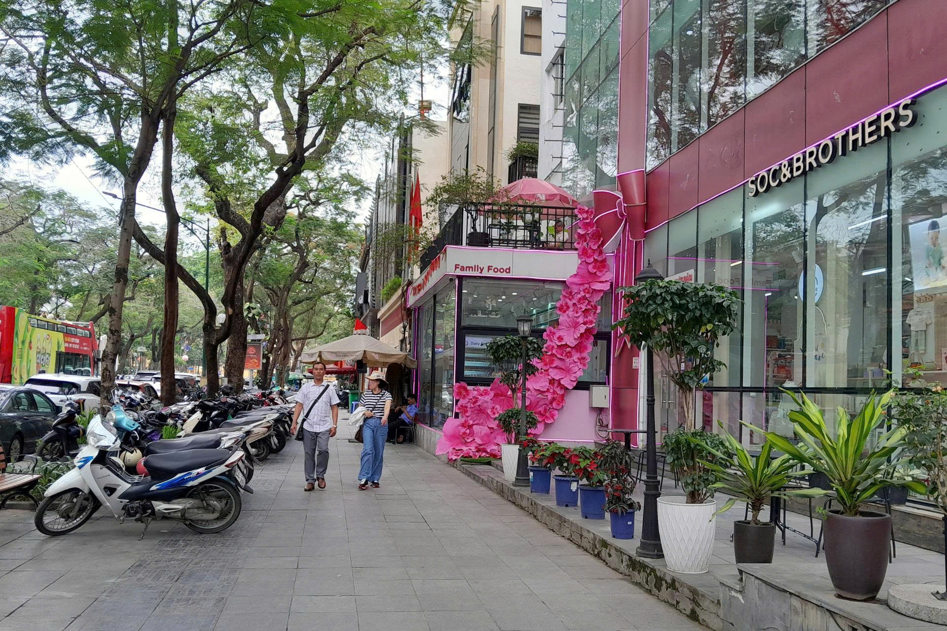 Vỉa h&egrave; H&agrave; Nội 2026 thay đổi sau nhiều đợt lập lại trật tự đ&ocirc; thị như thế n&agrave;o? - Ảnh 1.