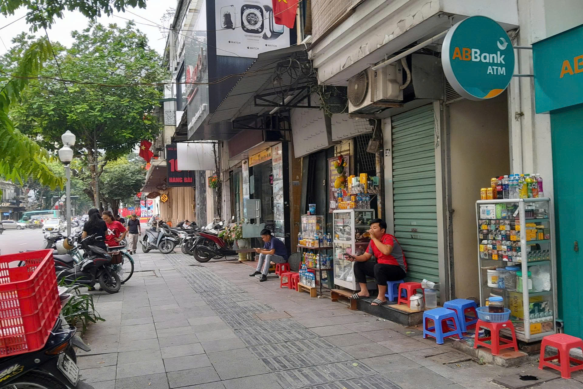 Vỉa h&egrave; H&agrave; Nội 2026 thay đổi sau nhiều đợt lập lại trật tự đ&ocirc; thị như thế n&agrave;o? - Ảnh 3.