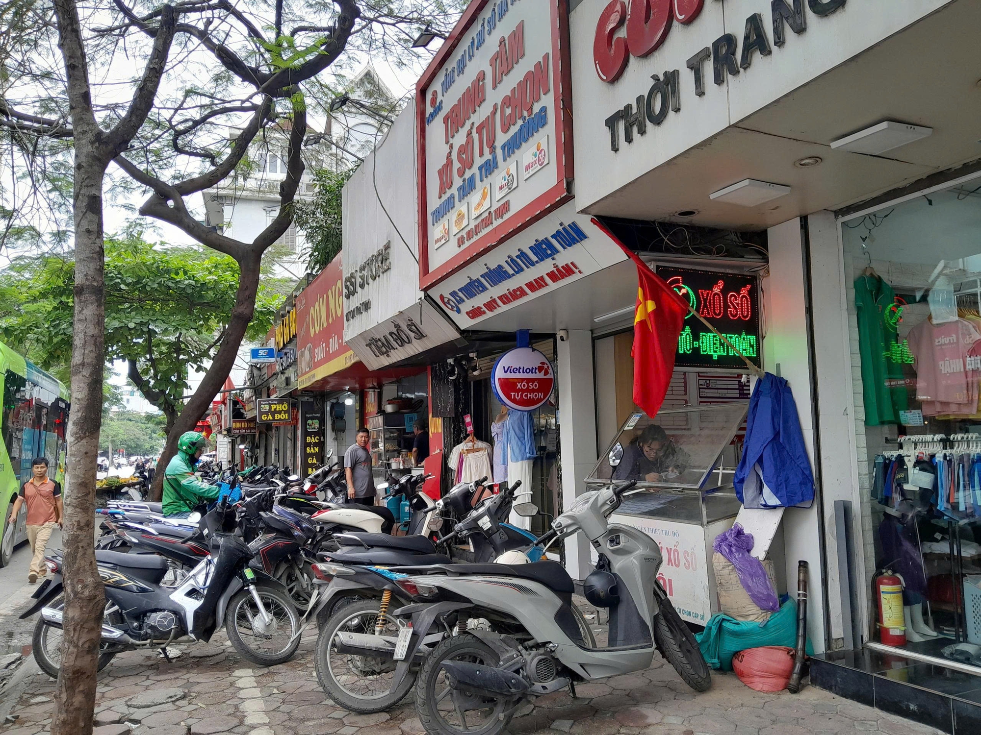 Vỉa h&egrave; H&agrave; Nội 2026 thay đổi sau nhiều đợt lập lại trật tự đ&ocirc; thị như thế n&agrave;o? - Ảnh 13.