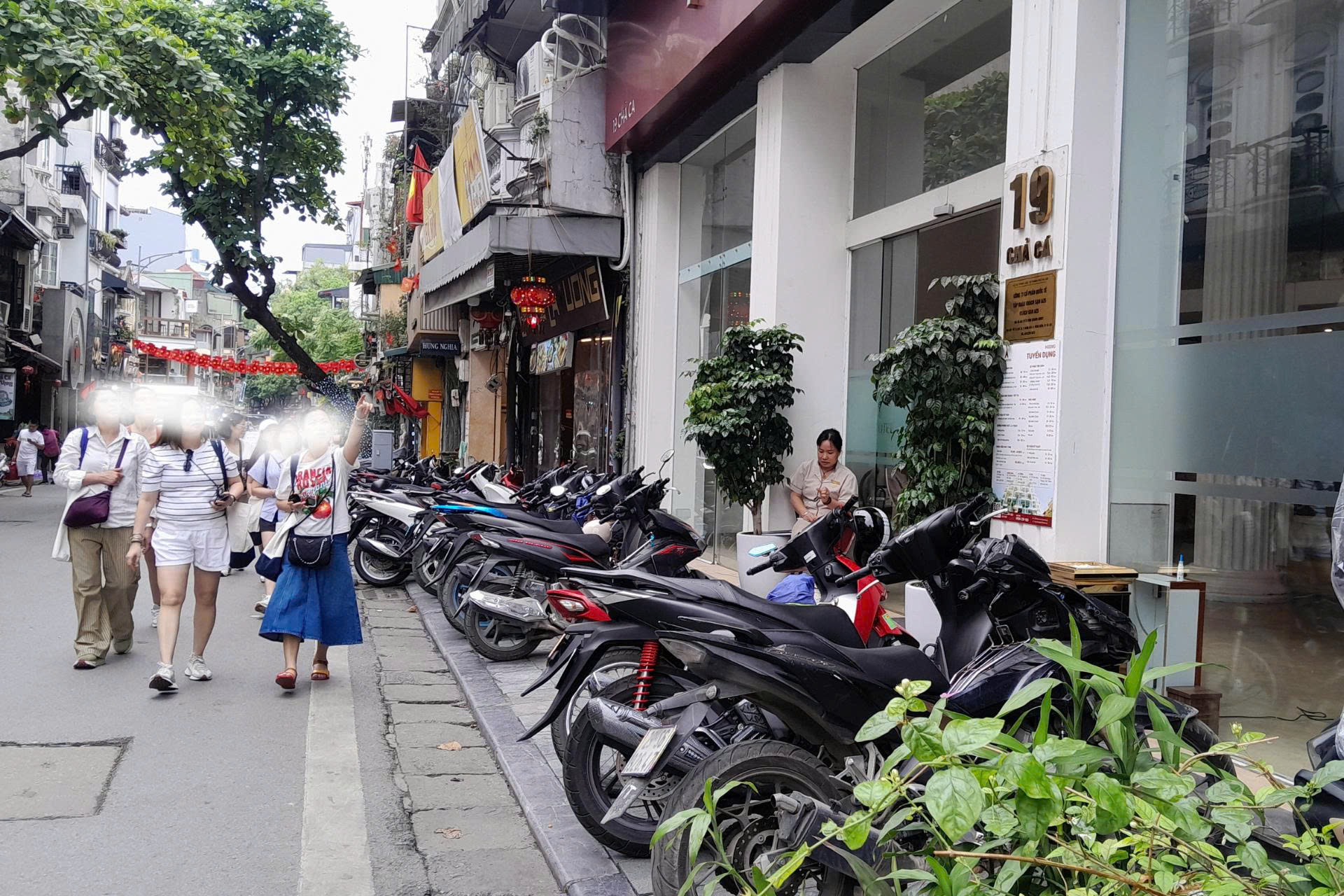 Vỉa h&egrave; H&agrave; Nội 2026 thay đổi sau nhiều đợt lập lại trật tự đ&ocirc; thị như thế n&agrave;o? - Ảnh 14.