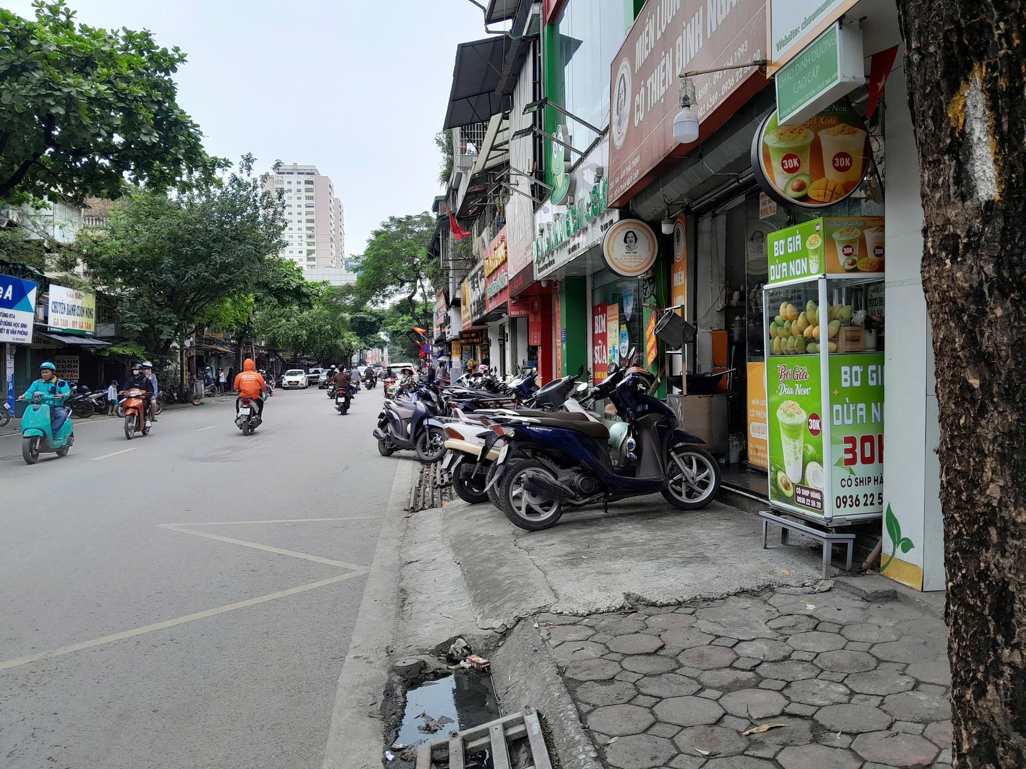 Vỉa h&egrave; H&agrave; Nội 2026 thay đổi sau nhiều đợt lập lại trật tự đ&ocirc; thị như thế n&agrave;o? - Ảnh 16.