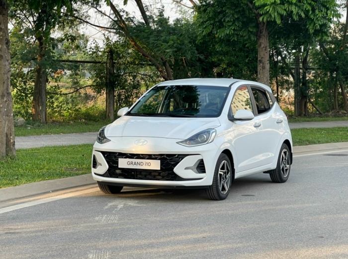 Gi&aacute; lăn b&aacute;nh Hyundai Grand i10 2026 giảm sốc , rẻ nhất ph&acirc;n kh&uacute;c thị trường &ocirc; t&ocirc; - Ảnh 2.