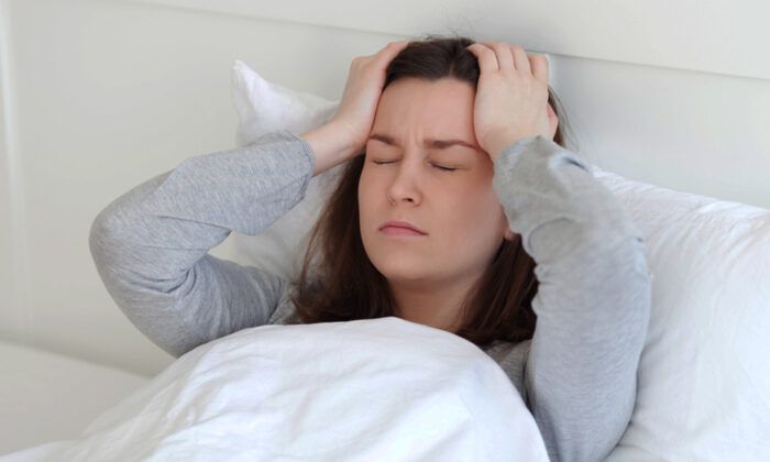 4 biện ph&aacute;p tự nhi&ecirc;n gi&uacute;p giảm nhẹ triệu chứng kh&oacute; chịu tiền m&atilde;n kinh- Ảnh 1.