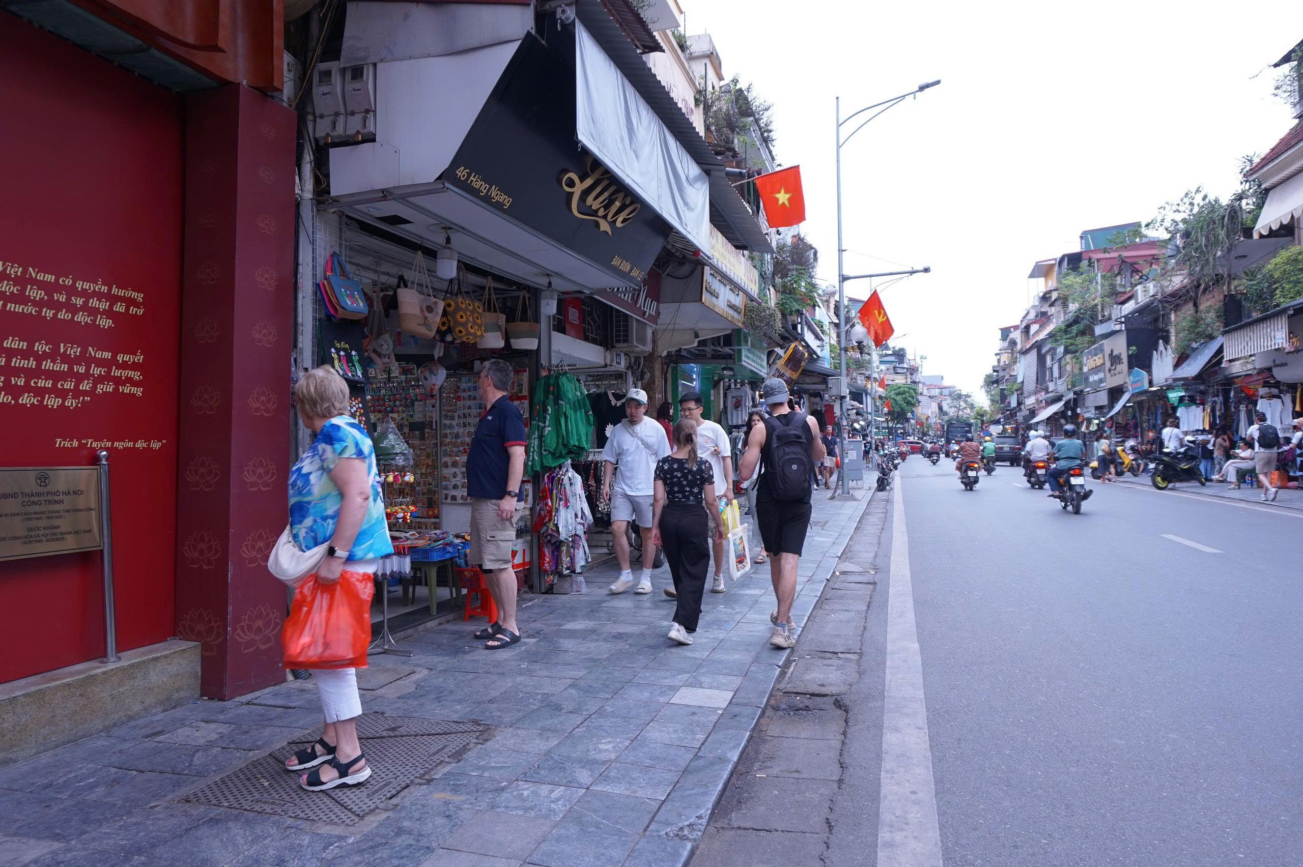 Vỉa h&egrave; H&agrave; Nội 2026 thay đổi sau nhiều đợt lập lại trật tự đ&ocirc; thị như thế n&agrave;o? - Ảnh 9.