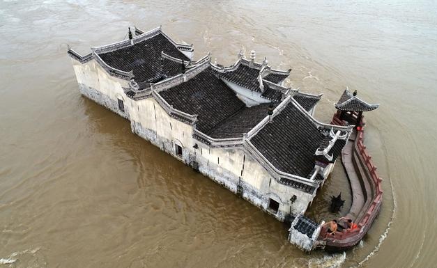 Kỳ lạ ng&ocirc;i ch&ugrave;a hơn 700 năm giữa s&ocirc;ng Trường Giang, bất chấp đại hồng thủy- Ảnh 5.
