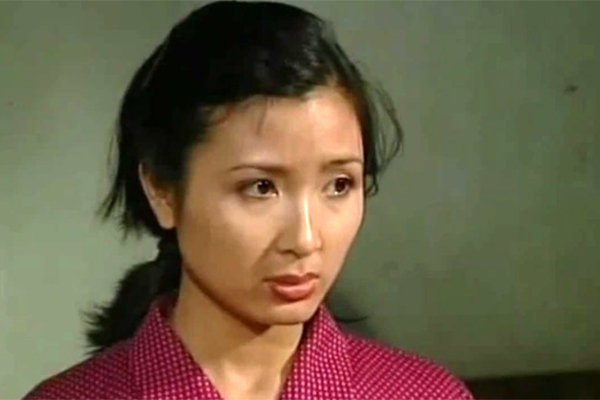 Sao phim 'Người thổi t&ugrave; v&agrave; h&agrave;ng tổng': Vợ tr&ecirc;n phim của anh 'trưởng th&ocirc;n' Quốc Tuấn giờ ra sao? - Ảnh 2.