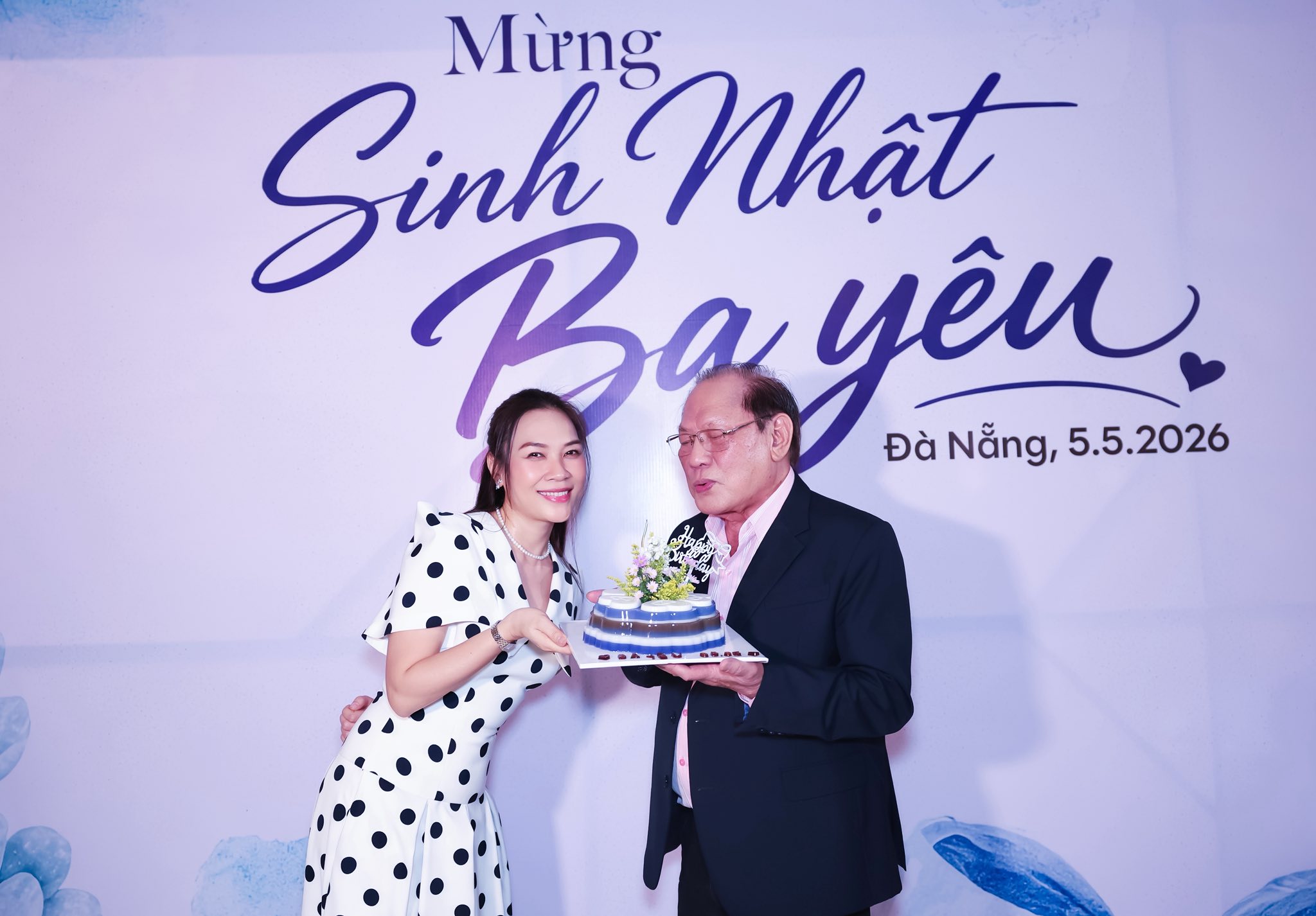 Ba mẹ Mỹ T&acirc;m g&acirc;y ch&uacute; &yacute; trong ng&agrave;y sinh nhật đặc biệt ở Đ&agrave; Nẵng - Ảnh 2.