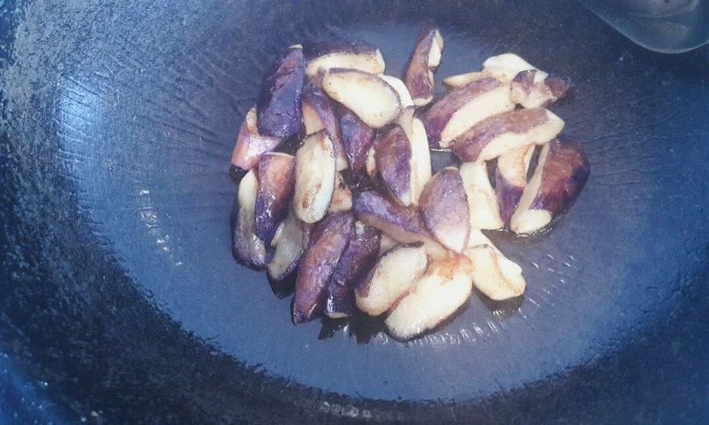 Đừng chỉ x&agrave;o khoai t&acirc;y với c&agrave; chua hay nấu canh xương: Đ&acirc;y l&agrave; 3 c&ocirc;ng thức gi&uacute;p nguy&ecirc;n liệu quen thuộc trở n&ecirc;n "ngon bất tận"- Ảnh 8.