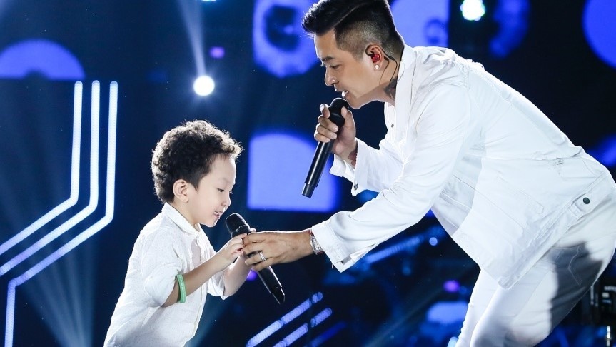 Con trai Tuấn Hưng từng g&acirc;y sốt trong liveshow l&uacute;c 5 tuổi giờ ra sao?