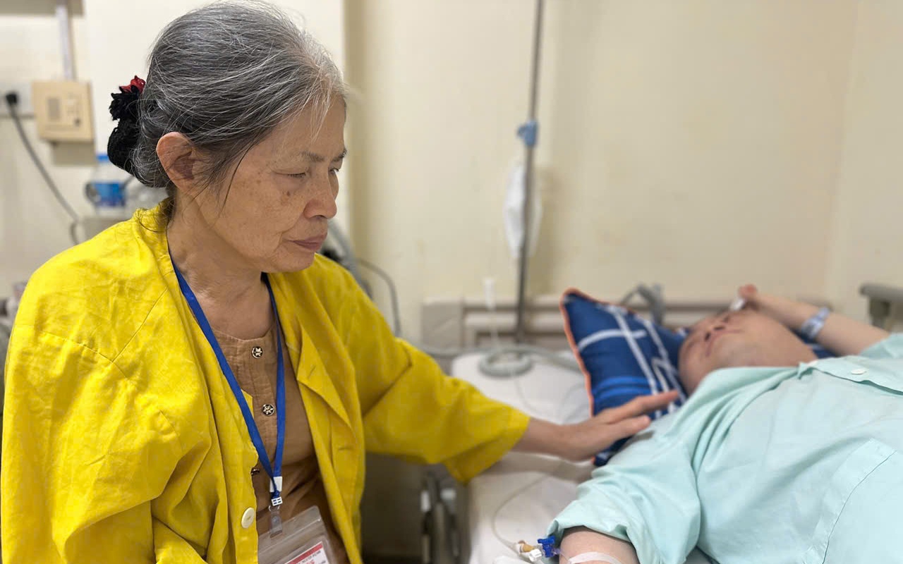 MS 1083: Xót xa hoàn cảnh nam sinh lớp 8 mất bố vì ung thư, giờ lại nguy kịch vì xuất huyết não sau cú va đập bất ngờ - Ảnh 1. MS 1083: Xót xa hoàn cảnh nam sinh lớp 8 mất bố vì ung thư, giờ lại nguy kịch vì xuất huyết não sau cú va đập bất ngờ - Ảnh 1.