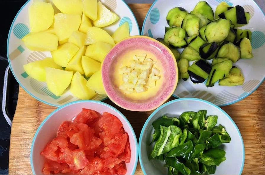 Đừng chỉ x&agrave;o khoai t&acirc;y với c&agrave; chua hay nấu canh xương: Đ&acirc;y l&agrave; 3 c&ocirc;ng thức gi&uacute;p nguy&ecirc;n liệu quen thuộc trở n&ecirc;n "ngon bất tận"- Ảnh 12.