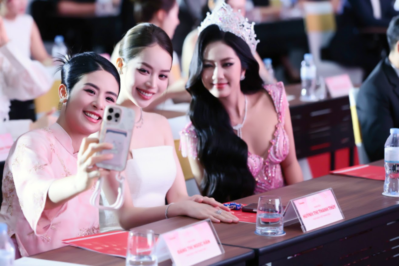Nhiệm kỳ hoa hậu của  H&agrave; Tr&uacute;c Linh bị cho l&agrave; 'kh&aacute; ngắn', BTC cuộc thi n&oacute;i g&igrave; - Ảnh 6.