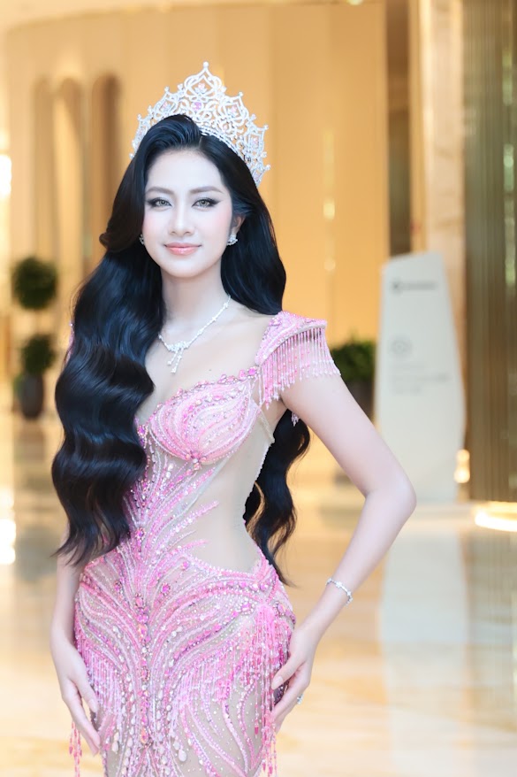 Nhiệm kỳ hoa hậu của  H&agrave; Tr&uacute;c Linh bị cho l&agrave; 'kh&aacute; ngắn', BTC cuộc thi n&oacute;i g&igrave; - Ảnh 11.