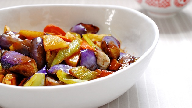 Đừng chỉ x&agrave;o khoai t&acirc;y với c&agrave; chua hay nấu canh xương: Đ&acirc;y l&agrave; 3 c&ocirc;ng thức gi&uacute;p nguy&ecirc;n liệu quen thuộc trở n&ecirc;n "ngon bất tận"- Ảnh 1.