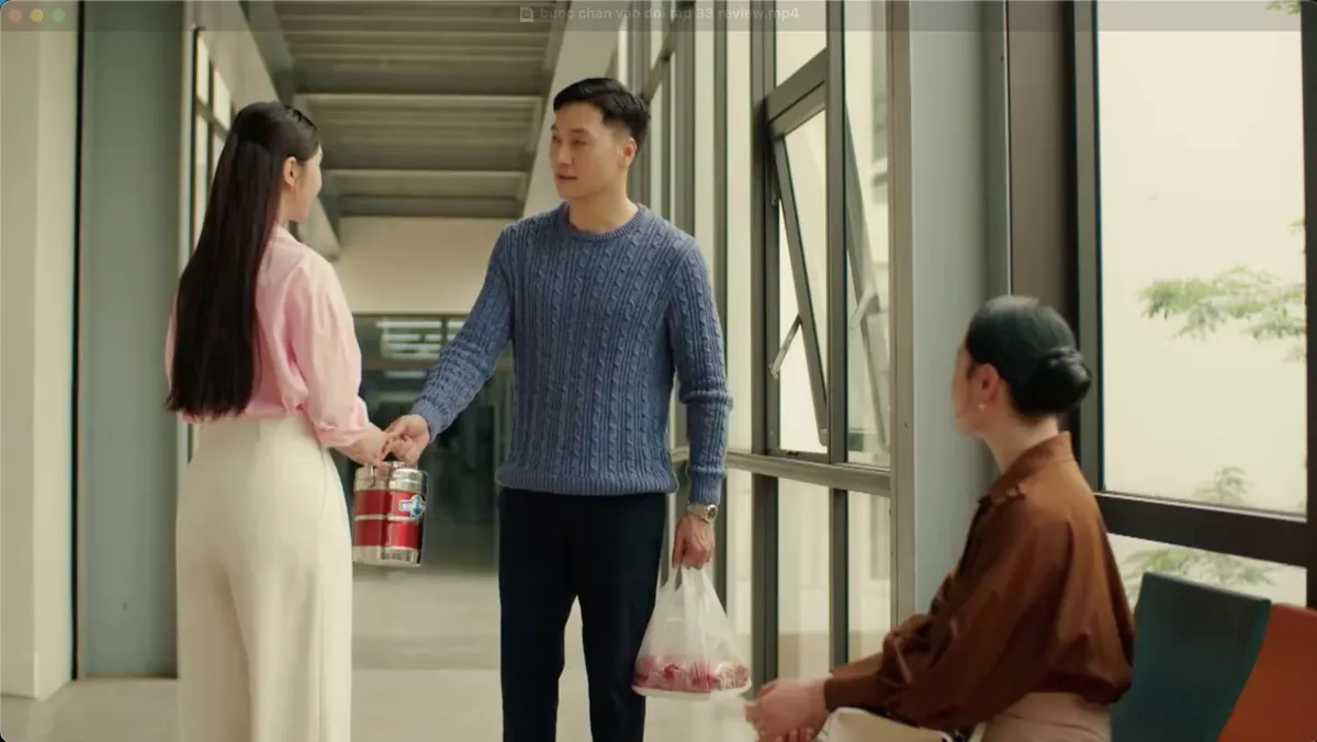 CEO Trần L&acirc;m (Mạnh Trường) bất ngờ t&aacute;n tỉnh Thương (Quỳnh Kool) - Ảnh 2.