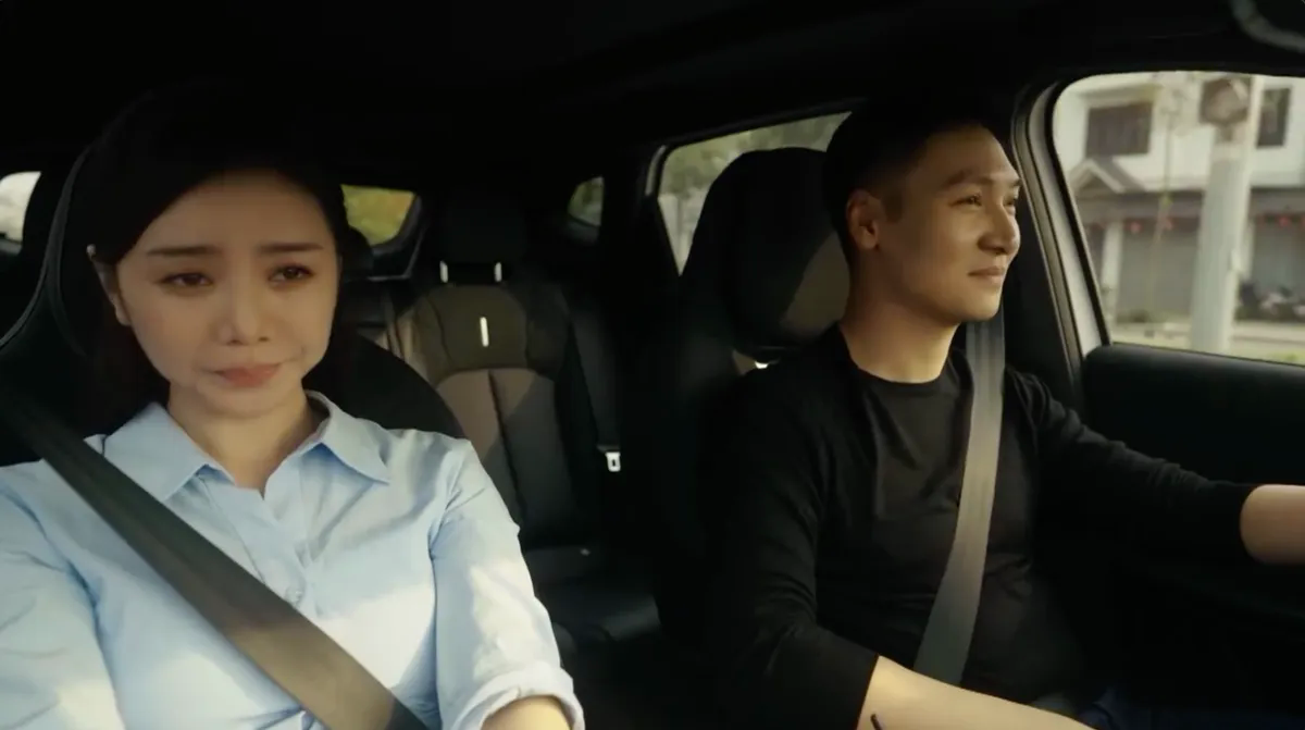 CEO Trần L&acirc;m (Mạnh Trường) bất ngờ t&aacute;n tỉnh Thương (Quỳnh Kool) - Ảnh 3.