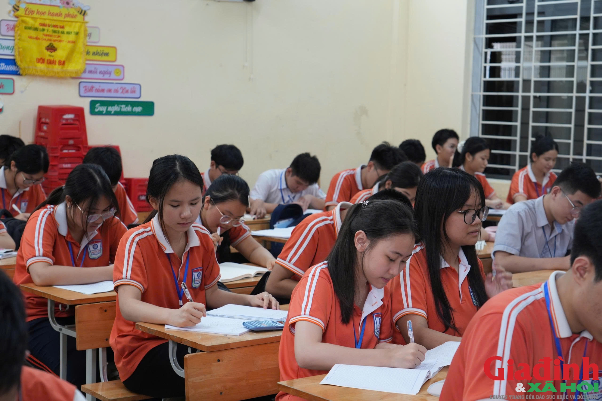 Tin đồn '3.000 hồ sơ' g&acirc;y nhiễu, phụ huynh rối khi chọn nguyện vọng lớp 10 - Ảnh 1.