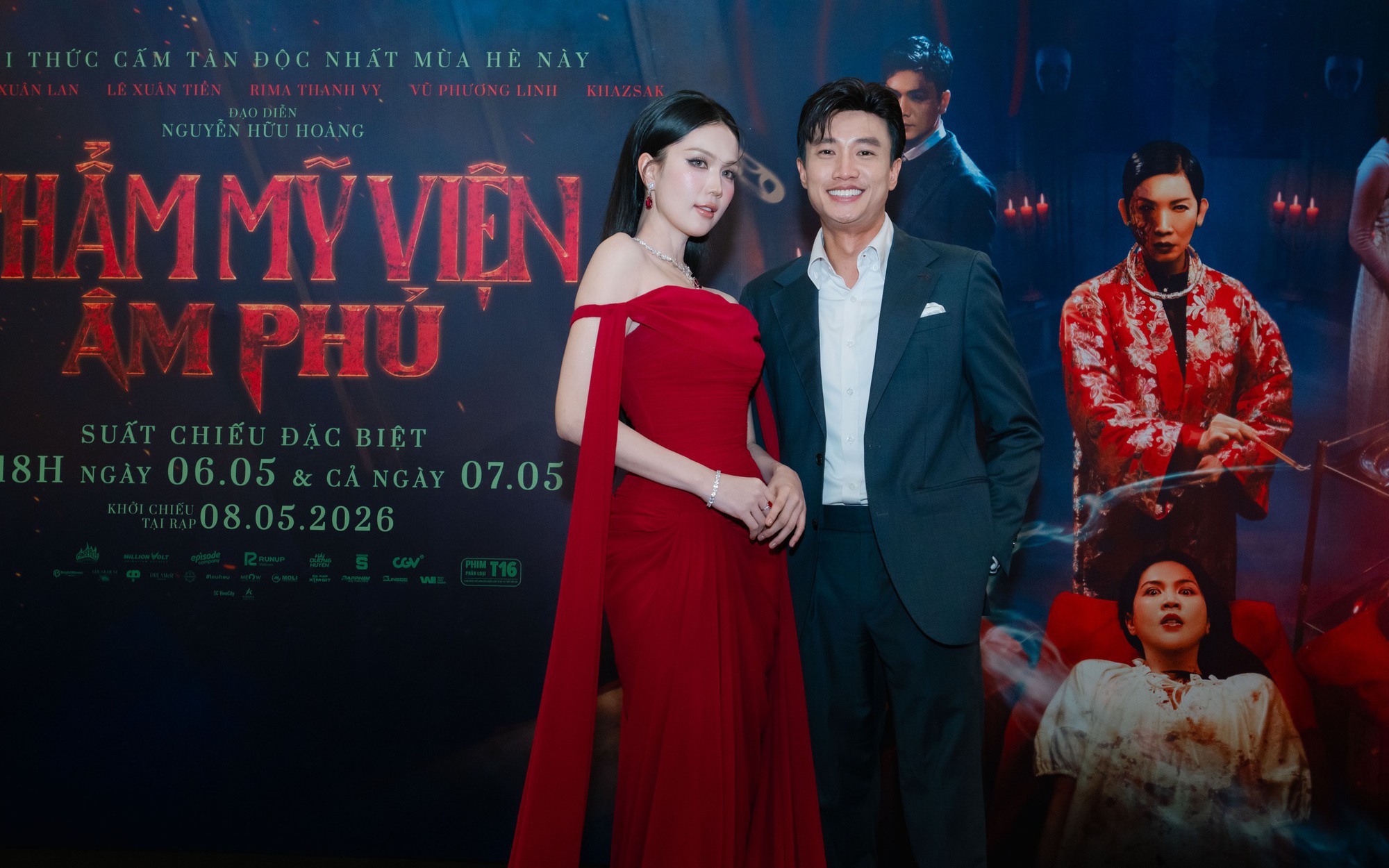Bạn trai tin đồn của Ngọc Trinh rạng rỡ xuất hiện ủng hộ phim "Thẩm mỹ viện &acirc;m phủ"