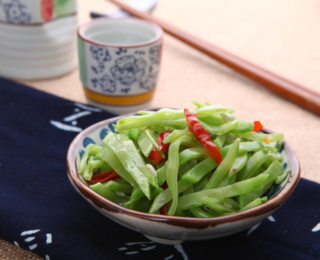 Đ&acirc;y l&agrave; m&ugrave;a ho&agrave;n hảo để thưởng thức loại "rau" n&agrave;y, hương vị tươi m&aacute;t, gi&ograve;n tan lại nhuận tr&agrave;ng, giải độc v&agrave; tăng miễn dịch - Ảnh 2.