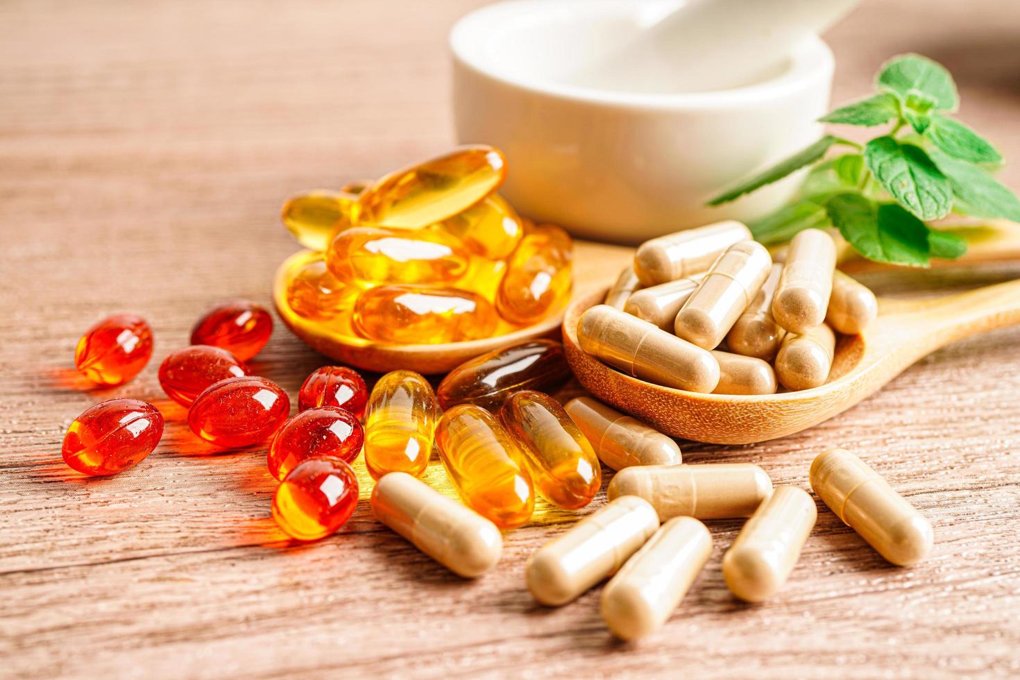 V&igrave; sao nhiều loại vitamin v&agrave; thực phẩm chức năng kh&ocirc;ng mang lại lợi &iacute;ch sức khỏe như quảng c&aacute;o?- Ảnh 1.