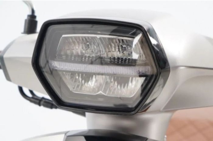 Xe ga gi&aacute; rẻ 26 triệu đồng với động cơ 150cc v&agrave; thiết kế cổ điển thu h&uacute;t ph&aacute;i nữ - Ảnh 3.