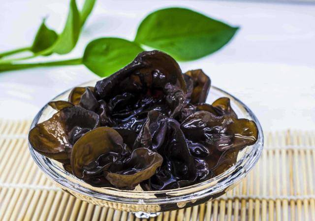 "Thủ phạm" g&acirc;y ung thư gan đ&atilde; được x&aacute;c định! B&aacute;c sĩ cảnh b&aacute;o: Độc t&iacute;nh gấp 68 lần so với thạch t&iacute;n, nhiều gia đ&igrave;nh vẫn đang ti&ecirc;u thụ - Ảnh 1.