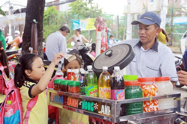 Kiểm so&aacute;t đồ ăn vặt v&agrave; nước giải kh&aacute;t c&oacute; đường khi trẻ nghỉ h&egrave;- Ảnh 1.