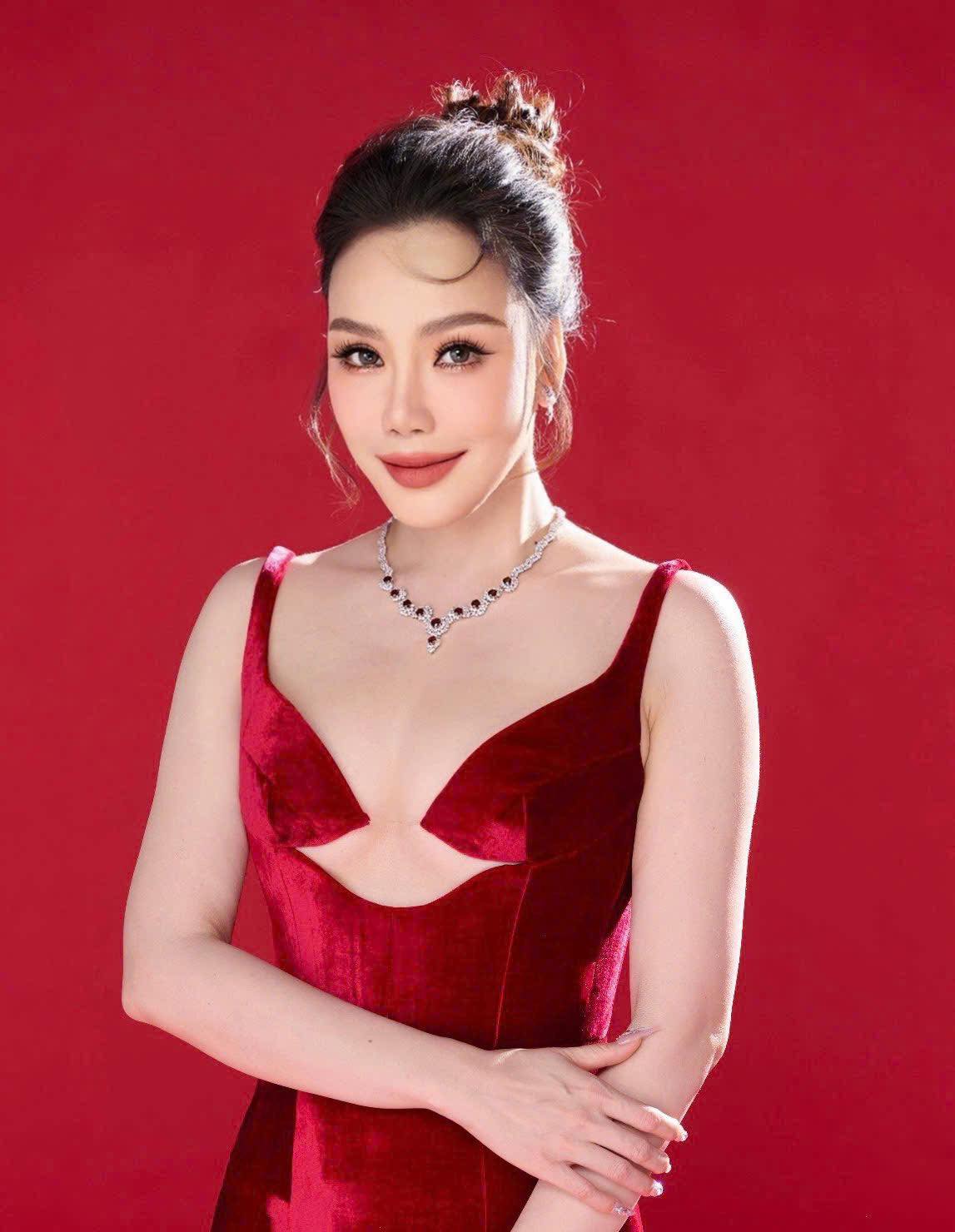 Hồ Quỳnh Hương bất ngờ t&aacute;i xuất sau thời gian d&agrave;i vắng b&oacute;ng - Ảnh 2.