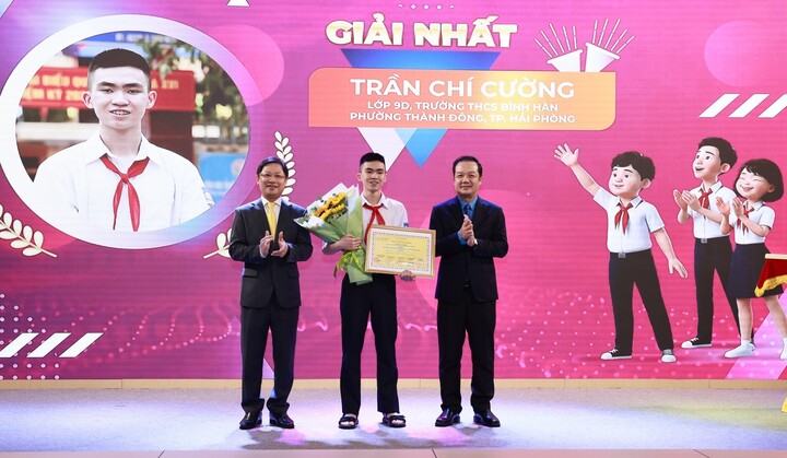 Nam sinh lớp 9 'g&acirc;y sốt' với bức thư gửi từ thế giới của những robot - Ảnh 1.
