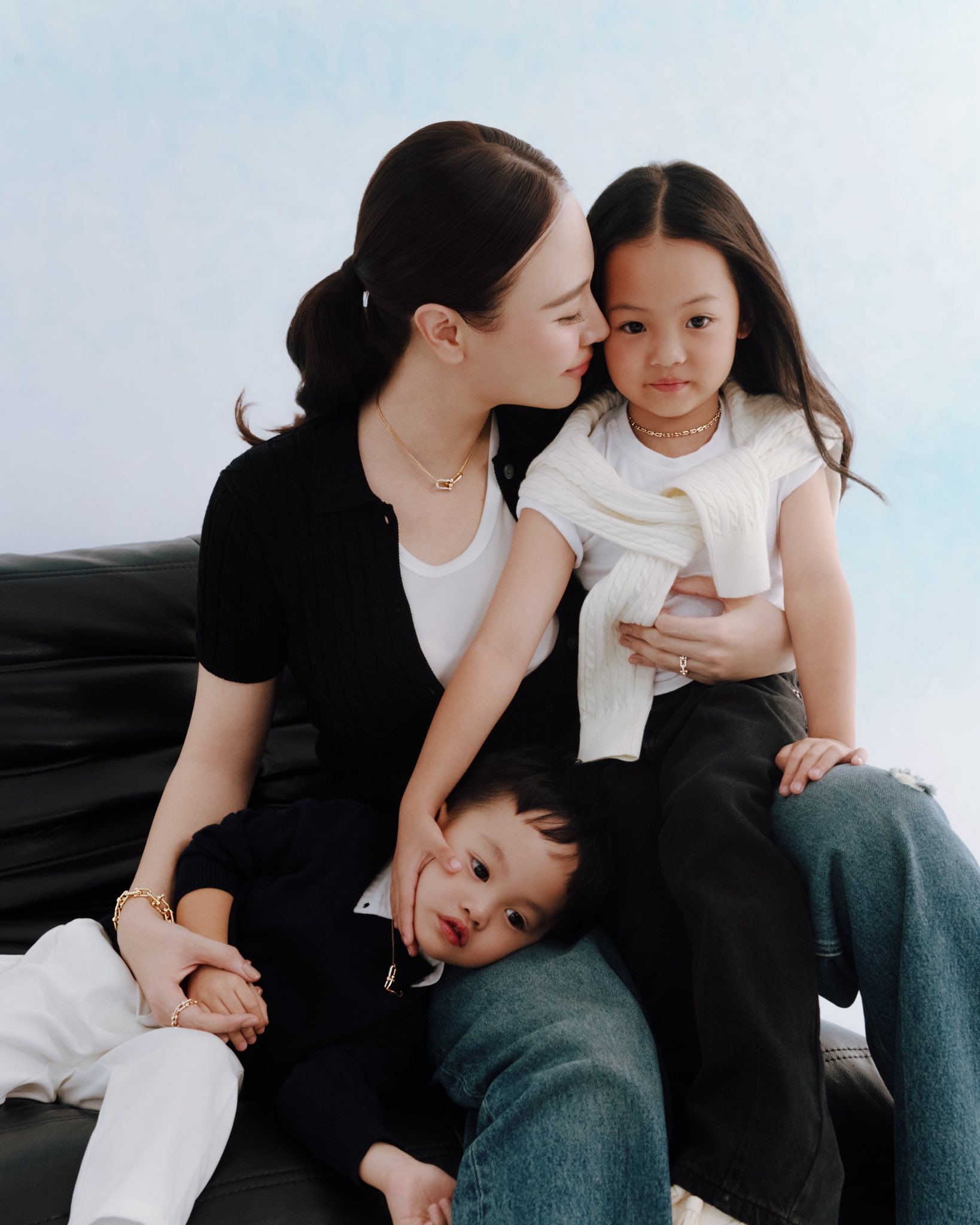 Đ&agrave;m Thu Trang chia sẻ khoảnh khắc b&ecirc;n con: Mẹ học c&aacute;ch y&ecirc;u dịu d&agrave;ng hơn - Ảnh 4.