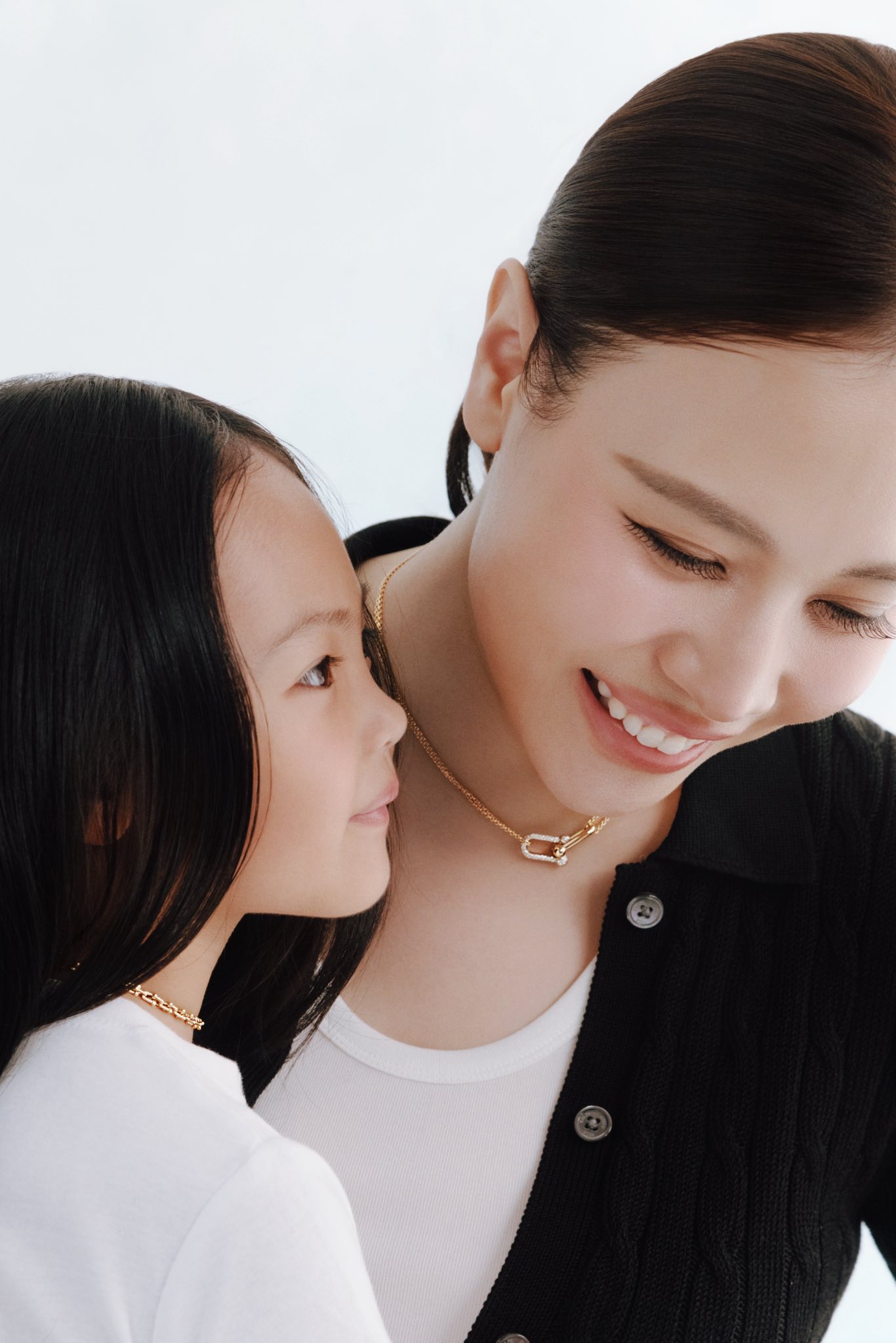 Đ&agrave;m Thu Trang chia sẻ khoảnh khắc b&ecirc;n con: Mẹ học c&aacute;ch y&ecirc;u dịu d&agrave;ng hơn - Ảnh 3.