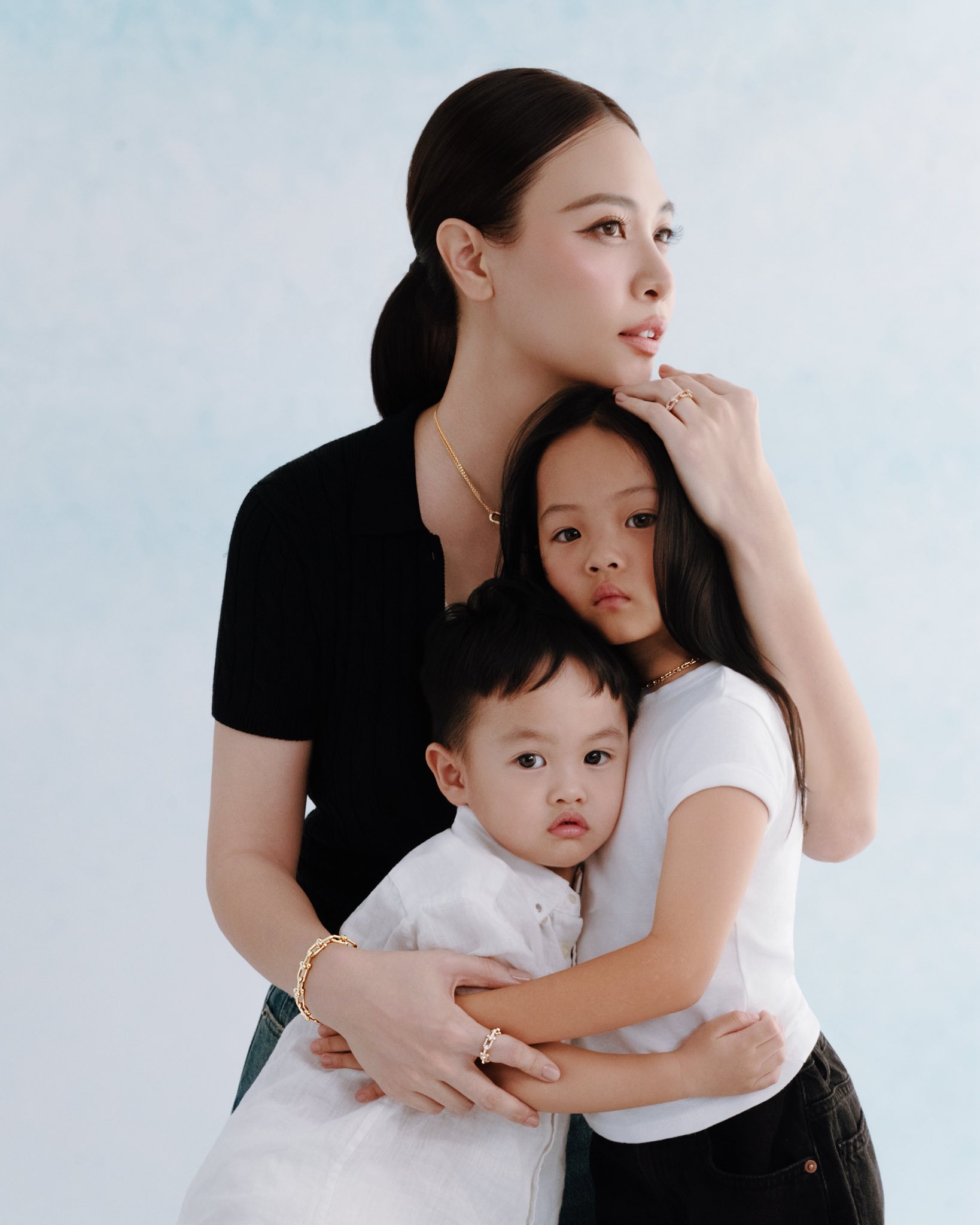 Đ&agrave;m Thu Trang chia sẻ khoảnh khắc b&ecirc;n con: Mẹ học c&aacute;ch y&ecirc;u dịu d&agrave;ng hơn - Ảnh 1.