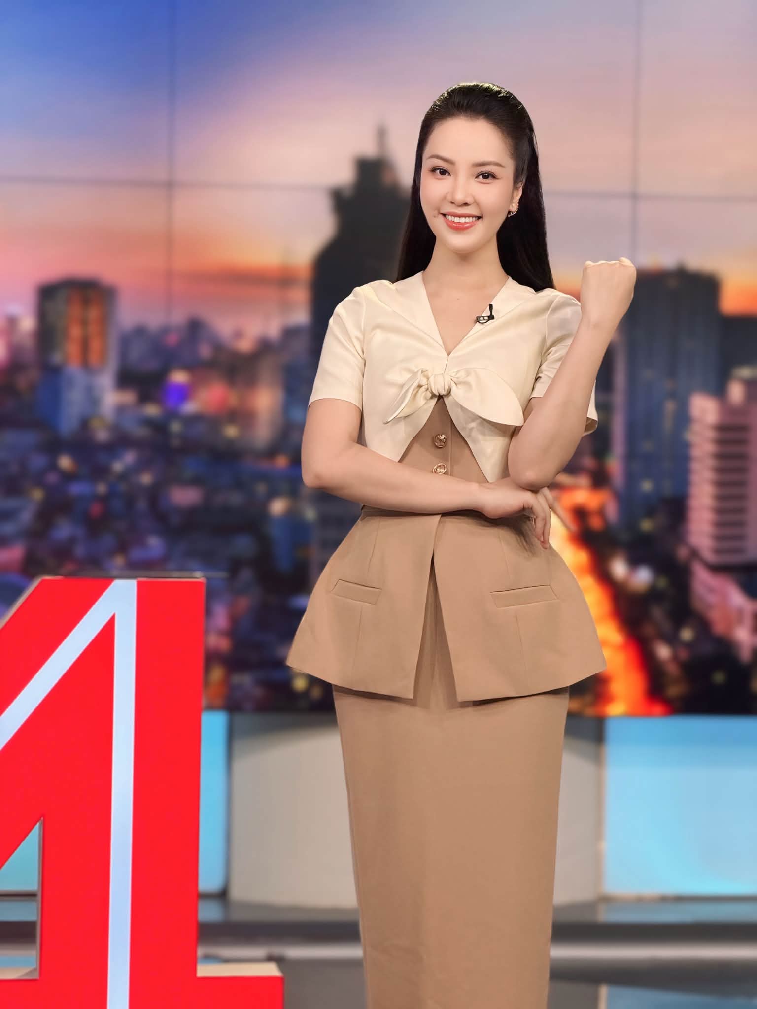Á hậu Thụy Vân vừa quyết định ngừng dẫn Chuyển động 24h có sắc vóc ra sao? - Ảnh 5. Á hậu Thụy Vân vừa quyết định ngừng dẫn Chuyển động 24h có sắc vóc ra sao? - Ảnh 5.