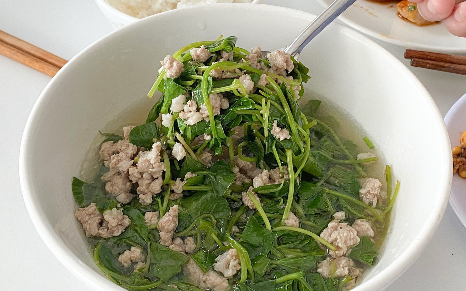 Hoa thi&ecirc;n l&yacute; x&agrave;o thịt b&ograve;: M&oacute;n ăn m&ugrave;a h&egrave; thơm ngon như thuốc ngủ tự nhi&ecirc;n - Ảnh 6.