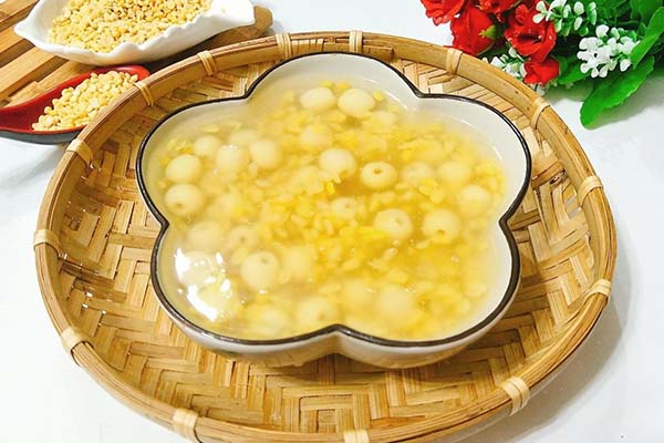 Đ&aacute;nh bay nắng n&oacute;ng với c&aacute;c m&oacute;n ch&egrave; hạt sen thanh m&aacute;t, ngọt dịu tại nh&agrave; - Ảnh 1.