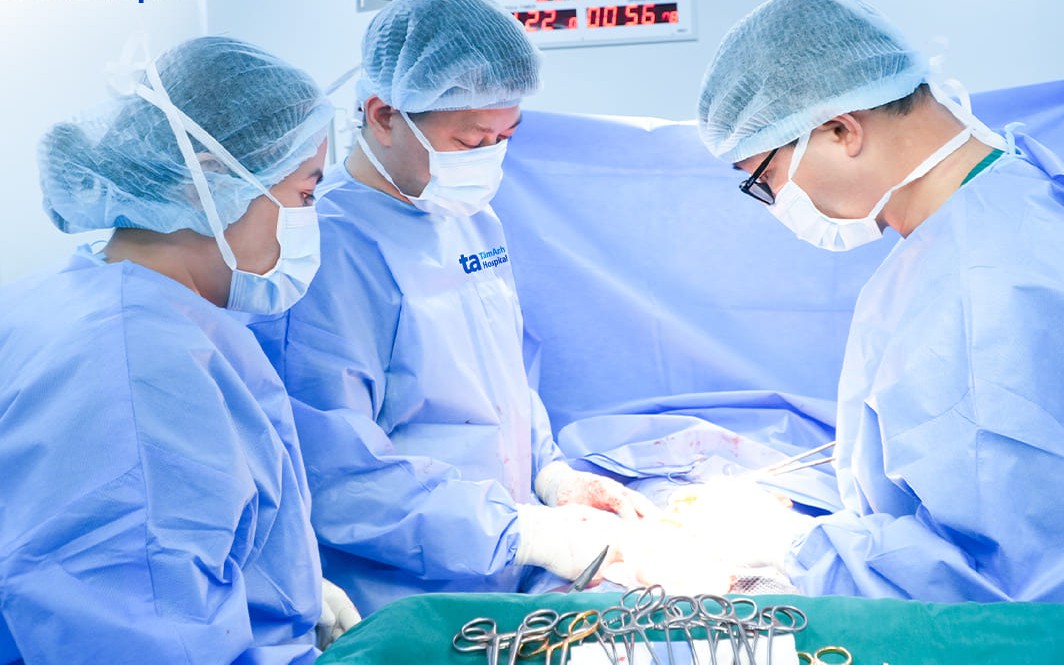 Người phụ nữ 53 tuổi thiếu m&aacute;u nặng v&igrave; chủ quan với u xơ tử cung - Ảnh 2.