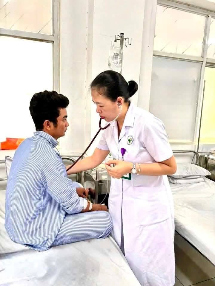 Vì sao nắng nóng kéo dài làm tăng nguy cơ suy thận cấp? - Ảnh 1. Vì sao nắng nóng kéo dài làm tăng nguy cơ suy thận cấp? - Ảnh 1.