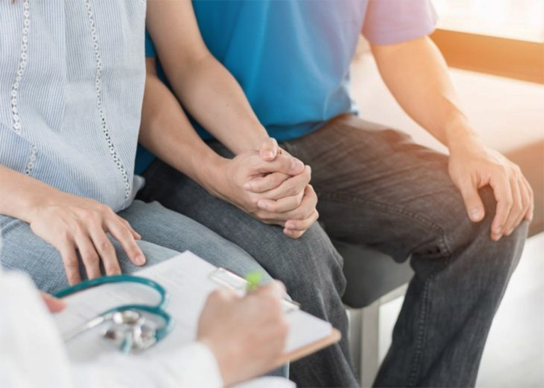 Hiếm muộn 5 năm, người đàn ông vô tinh phải trải qua 4 lần phẫu thuật mới tìm thấy tinh trùng để có con - Ảnh 2.