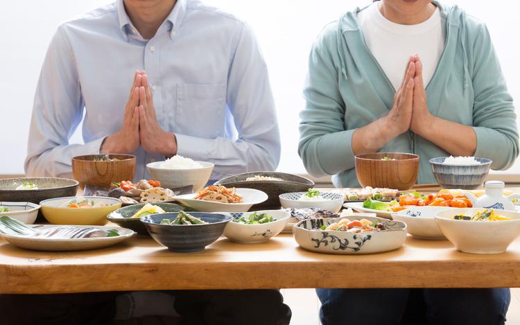 Bí quyết sống thọ: Thói quen ăn uống giúp kiểm soát cân nặng, bảo vệ tim mạch và kéo dài tuổi thọ 2 Bí quyết sống thọ: Thói quen ăn uống giúp kiểm soát cân nặng, bảo vệ tim mạch và kéo dài tuổi thọ - Ảnh 2.