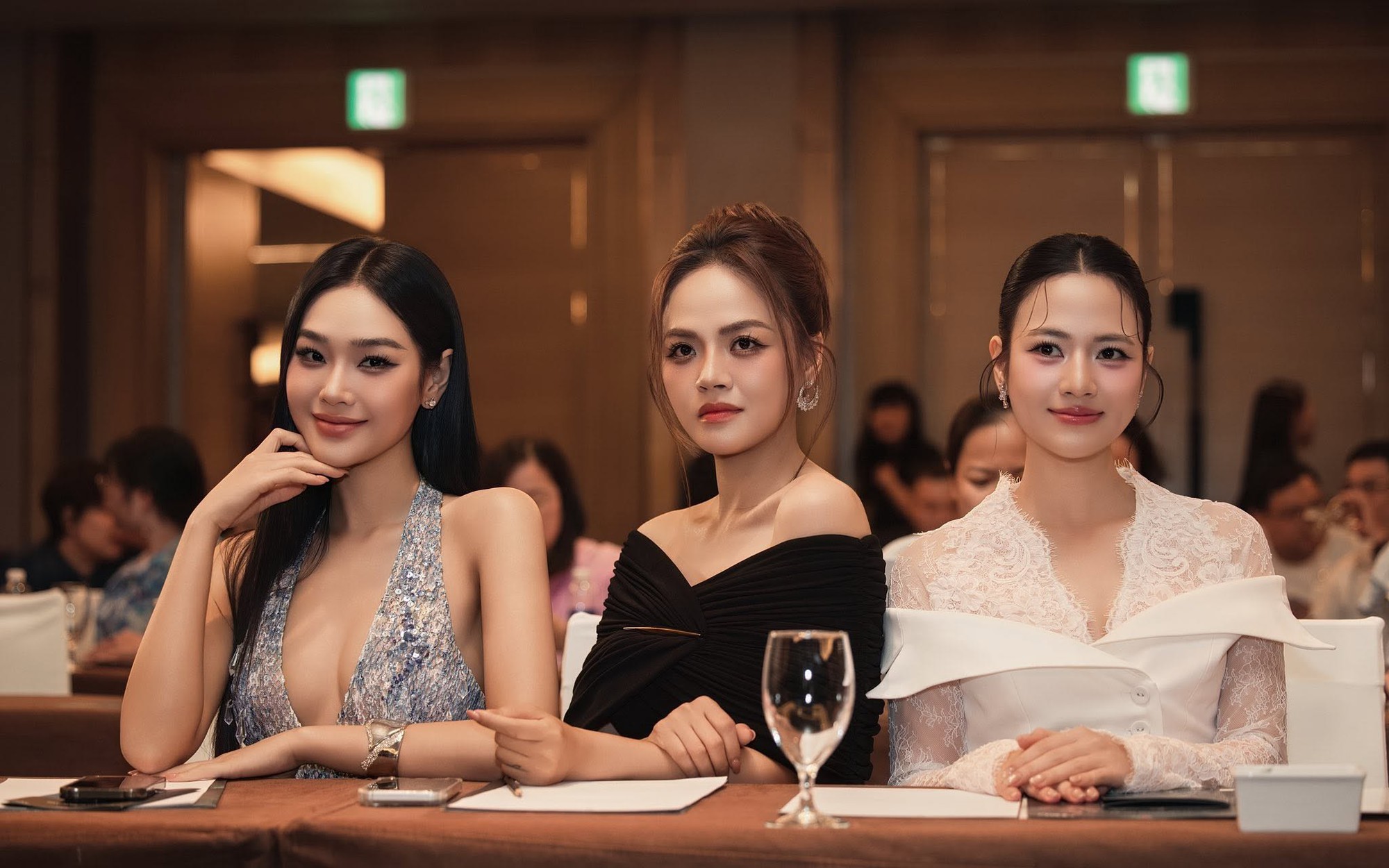 Thu Quỳnh 'đọ sắc' c&ugrave;ng Việt Hoa, C&ugrave; Thị Tr&agrave; - Ảnh 8.