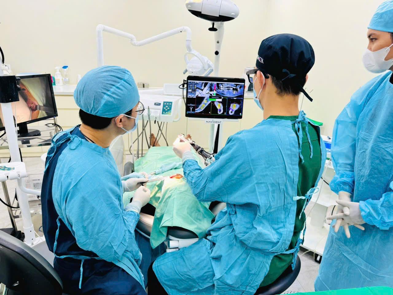 ThS.BS. Dương Minh Tùng trở thành đại diện lâm sàng cho thương hiệu Implant Pháp Lyra ETK - Ảnh 3.