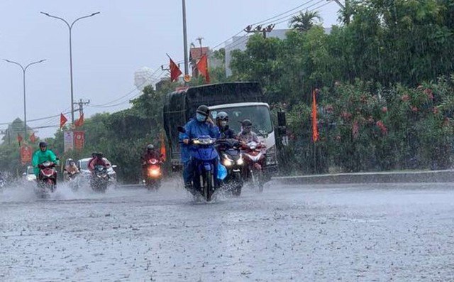Tin s&aacute;ng 14/6: Miền Bắc sắp đ&oacute;n đợt mưa d&ocirc;ng rất lớn; Từ ng&agrave;y 15/6, đổi điện thoại di động cũng phải x&aacute;c thực sinh trắc học - Ảnh 1.