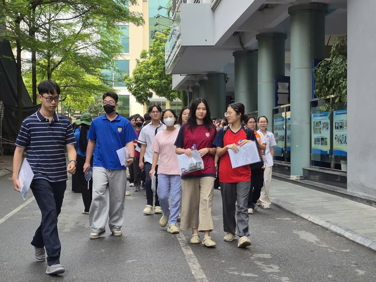 V&igrave; sao đ&aacute;p &aacute;n thi tốt nghiệp THPT kh&ocirc;ng được c&ocirc;ng bố ngay?- Ảnh 1.