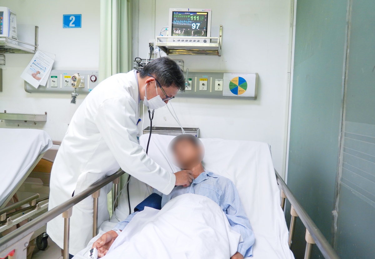 Tỉnh dậy sau h&ocirc;n m&ecirc; s&acirc;u v&igrave; nhồi m&aacute;u cơ tim, người đ&agrave;n &ocirc;ng thừa nhận 2 sai lầm nhiều người Việt mắc phải - Ảnh 3.