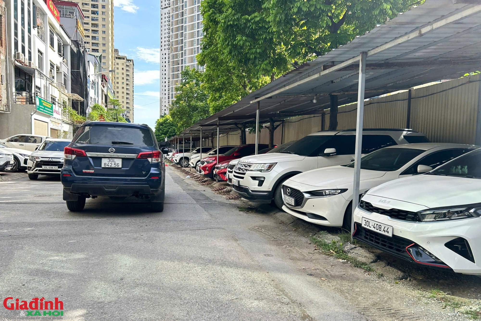 Bãi xe không phép tại Hà Đông: Chính quyền thách thức pháp luật năm 2026 - Ảnh 5. Bãi xe không phép tại Hà Đông: Chính quyền thách thức pháp luật năm 2026 - Ảnh 5.
