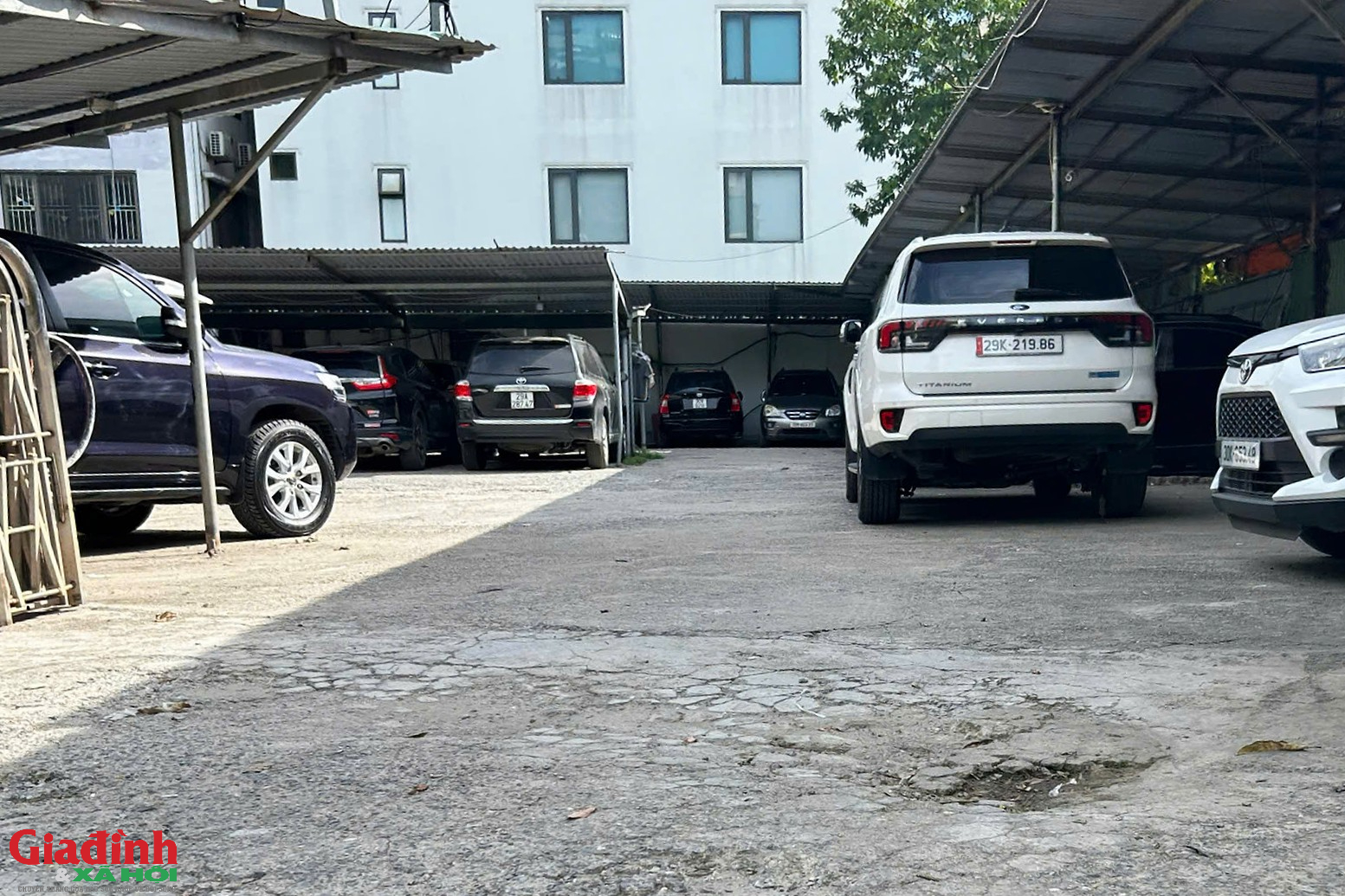 Bãi xe không phép tại Hà Đông: Chính quyền thách thức pháp luật năm 2026 - Ảnh 10. Bãi xe không phép tại Hà Đông: Chính quyền thách thức pháp luật năm 2026 - Ảnh 10.
